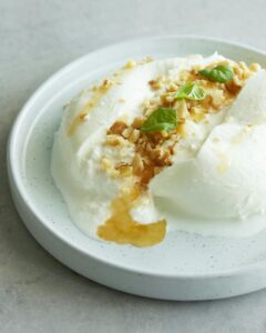 Leia mais sobre o artigo Posso Cortar a Burrata ao Meio? Um Guia Para os Amantes de Queijo